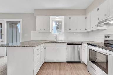 Main picture of Hickory Village 55 Plus