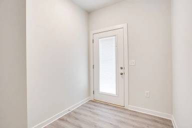 Main picture of 703 W Vincent Dr