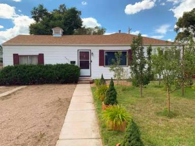 Main picture of 2971 Denver Blvd