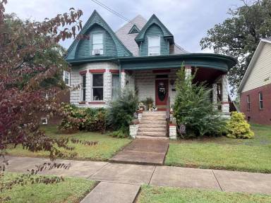 Main picture of 306 Harahan Blvd