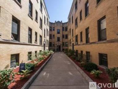 Main picture of 427-33 W Belden Ave