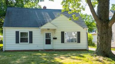 Main picture of 371 E 232nd St