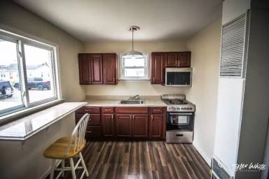 Main picture of 542 W Maple Ave