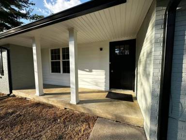 Main picture of 102 Dillon Dr