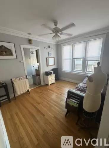 Main picture of 7018 N Sheridan Rd