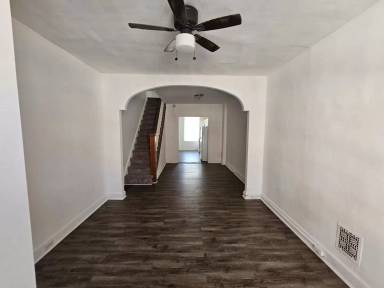 Main picture of 811 N Curley St