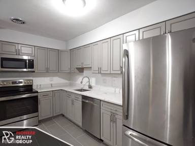 Main picture of 6021 N Winthrop Ave
