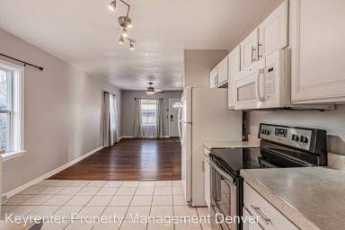 Main picture of 2261 S Fox St
