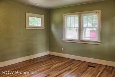 Main picture of 2720 W Heron St