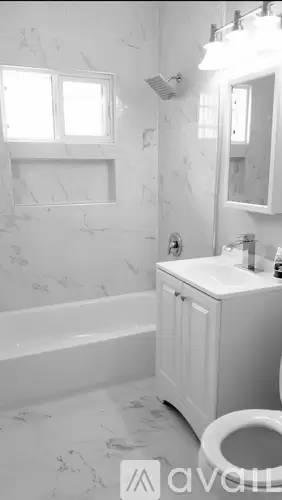 Main picture of 1014 W Riverside Dr