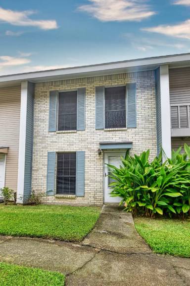 Main picture of 1739 Boulevard de Province