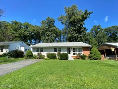 Main picture of 120 Tulip Dr