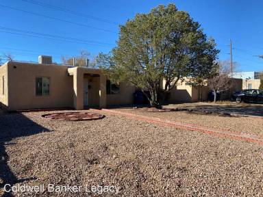 Main picture of 909 Madeira Dr NE