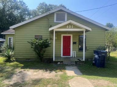 Main picture of 401 E 13th St