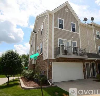 Main picture of 16775 Laurel Plz