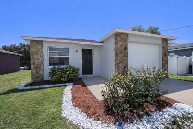 Main picture of 2013 E Giddens Ave