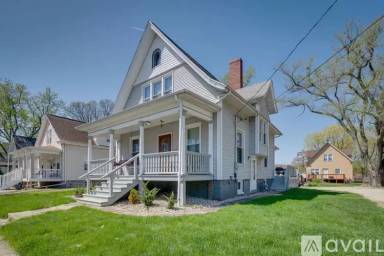 Main picture of 1005 S Center St