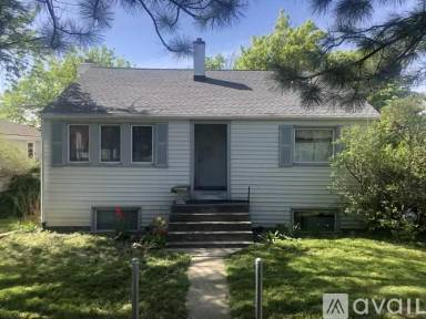 Main picture of 385 NW Irving St