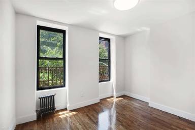 Main picture of 139 E 110th St