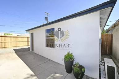 Main picture of 1584 N Carruth Ave