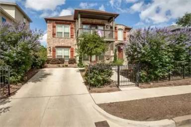 Main picture of 2700 Merida Ave