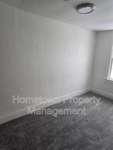 Main picture of 108 S High St
