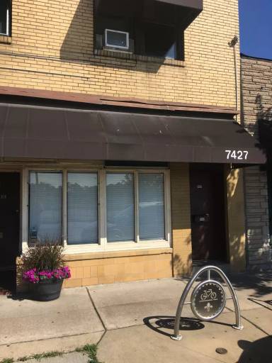 Main picture of 7425 S Broadway