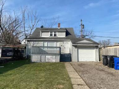 Main picture of 3756 E 143rd St
