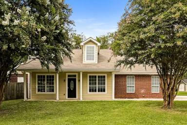 Main picture of 1102 Burlington Ct