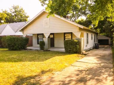 Main picture of 139 N College Ave