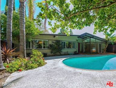 Main picture of 8090 Mulholland Dr