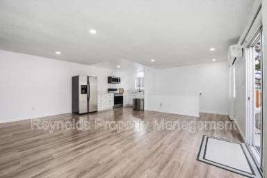 Main picture of 6814 Camphor Ln