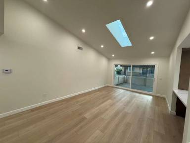 Main picture of 28112 Village 28