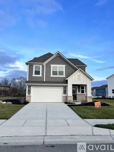 Main picture of 989 Kensington Dr
