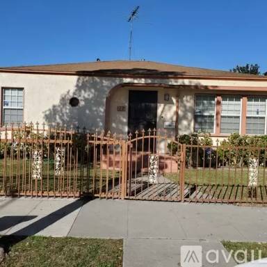 Main picture of 221 W 67th Way