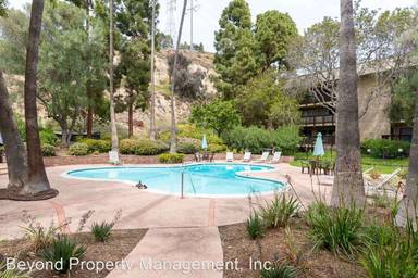 Main picture of The Bluffs at Fashion Valley