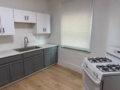 Main picture of 1306 Complete St