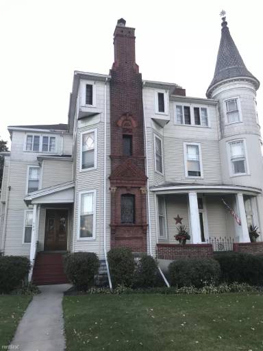 Main picture of East End Apartments