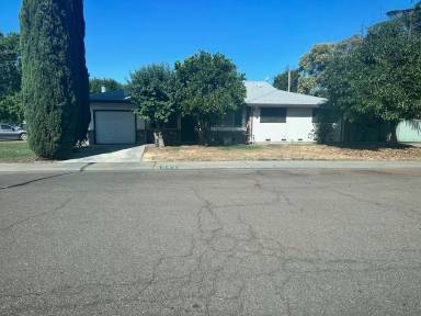 Main picture of 943 E Yorkshire Dr
