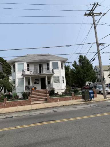 Main picture of 560 Main St