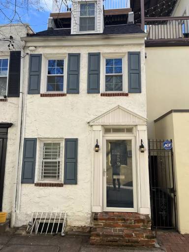 Main picture of 259 S Hutchinson St