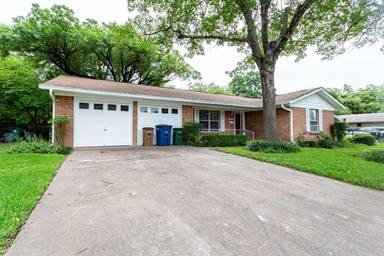 Main picture of 3200 Yellowpine Ter