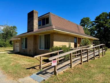 Main picture of 1718 River Rd
