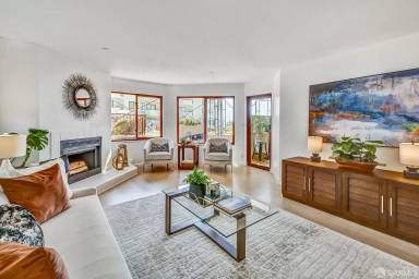 Main picture of 825 La Playa St