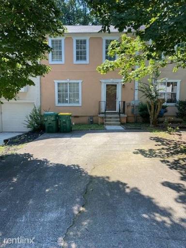 Main picture of 6574 Meadow Green Cir