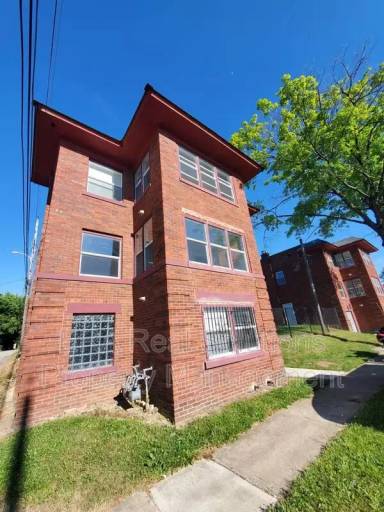 Main picture of 1092 Oakwood Ave