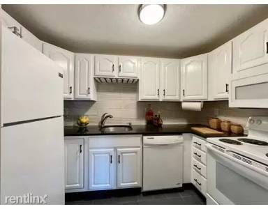 Main picture of 80 Fountain Ln