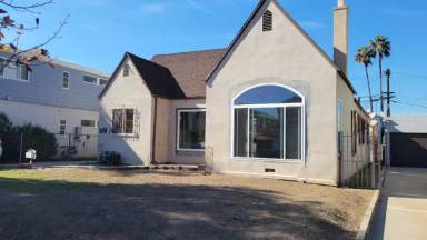Main picture of 1213 S Burnside Ave