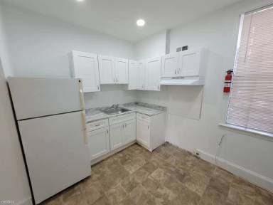 Main picture of 820 W Lombard St