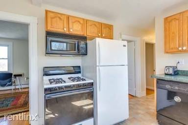 Main picture of 8 Eliot Ave